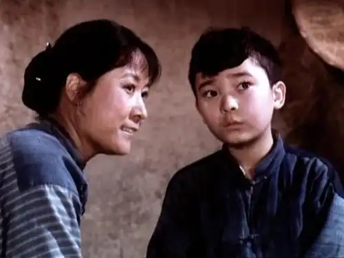 闪闪的红星中的潘冬子的原型是许世友的儿子许光吗
