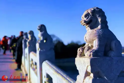 颐和园奇景中的奇景金光穿洞吸引上千游客围拍
