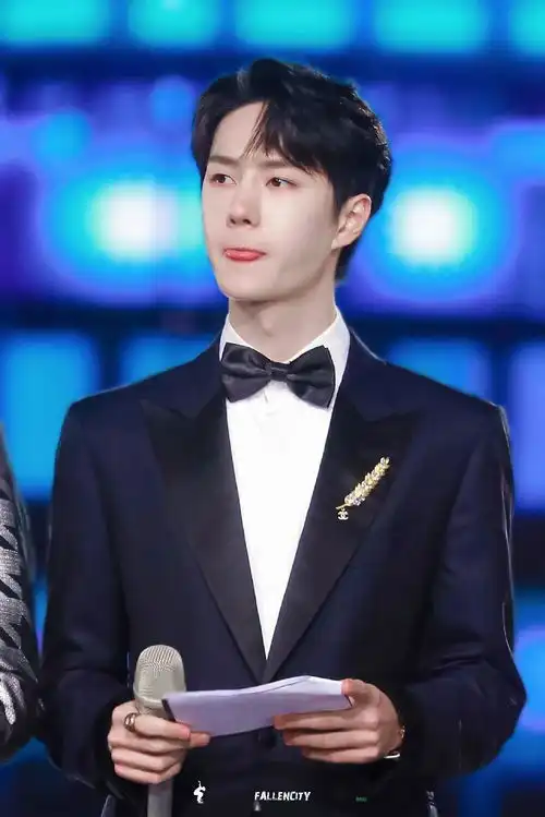 王一博壁纸你是世间最可爱的星星,我爱了整个宇宙只为和你碰头
