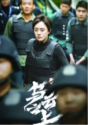 40岁孙俪近照,大热天穿长筒袜包裹严实,养生过度害了她