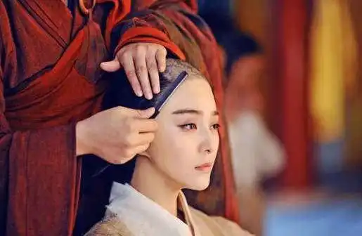 辅机集团猖獗,君权岌岌可危,如何改变天朝史成就一位女皇帝