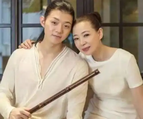 霍尊承认和陈露在一起9年,回应后,网友不干了