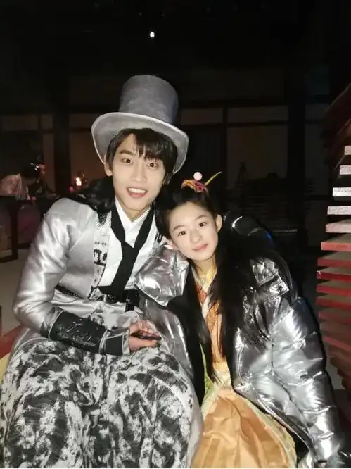 唐砖将播黄杨钿甜人小鬼大搭档王天辰