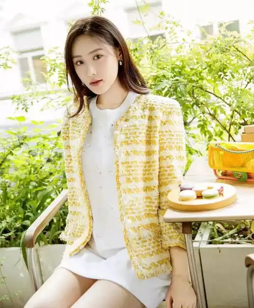 95后美女荣梓希,青春活力,性感妩媚