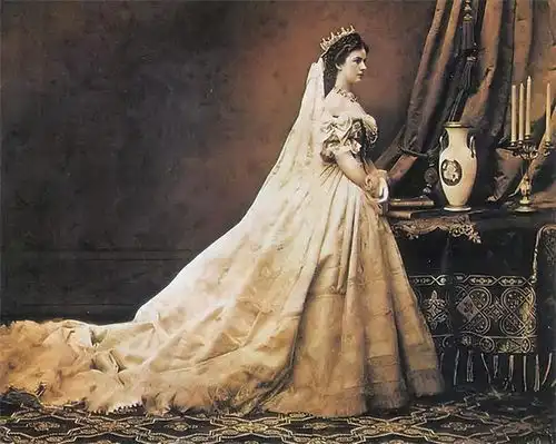 茜茜公主被称为欧洲百年第一美人,15岁嫁入皇室,61岁死于刺杀
