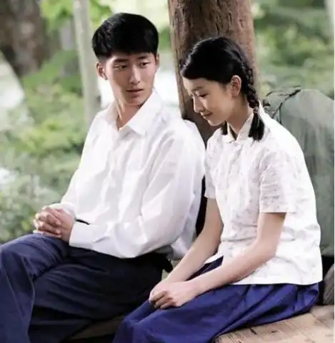 文青老三终于恋爱了同赌王女儿在电梯里拥吻,这次锤了
