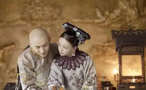 乾隆在街边算命,算完便大笑离去,拐个路口就说他不能留
