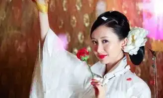 古装剧女子头戴鲜花刘亦菲美若天仙最后一个巨丑
