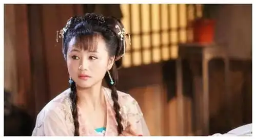 她从央视转战影视圈,结婚生子宣布退圈,如今56岁爱情事业双丰收