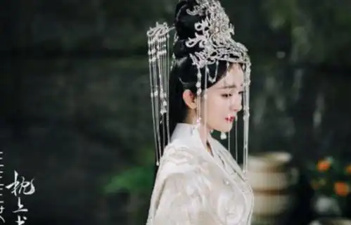 夜华母亲都要对白浅行叩拜礼,为何大婚整个青丘下跪