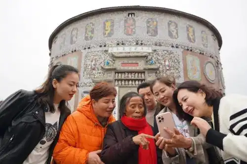 景德镇瓷宫奶奶余二妹去世,她传奇的一生让人称颂