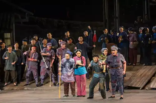 文化和旅游部部长雒树刚观看民族歌剧松毛岭之恋
