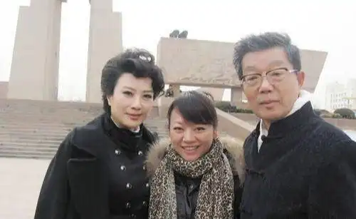 隐藏了30多年的父亲,原来是亮剑里的他,难怪一直不愿公开
