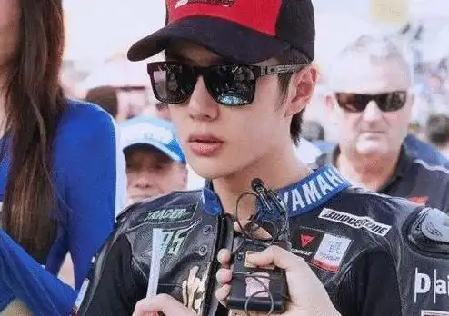 继摔车事件后,王一博遭车媒体人隔空喊话学学尹正体育精神