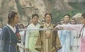 倚天屠龙记5个经典穿帮,张无忌的皮凉鞋,张铁林戴手表
