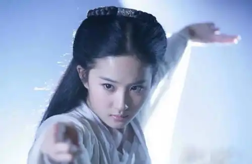 杨紫杨幂的母亲照竟都输给她了怪不得她女儿如今这么幸福呢
