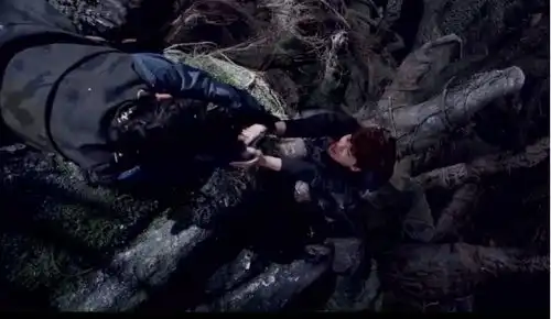 他是近代最大的盗墓贼,出手阔绰,500万的玉只典当5万元