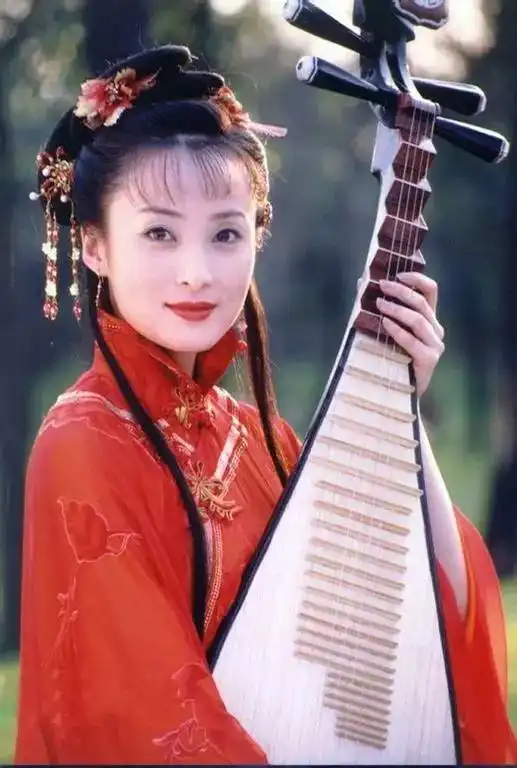 她是甄嬛传里未不露脸的纯元皇后,事业当红选择隐退,竟是因文中有福利
