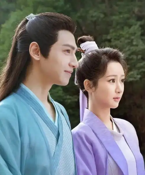 杨洋且试天下服装打印,造型雷同拖后腿,任嘉伦才是正面案例
