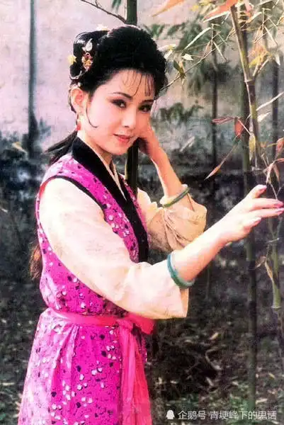 她本来要演林黛玉,因为气质不够,却演了87版红楼梦中最美丫鬟
