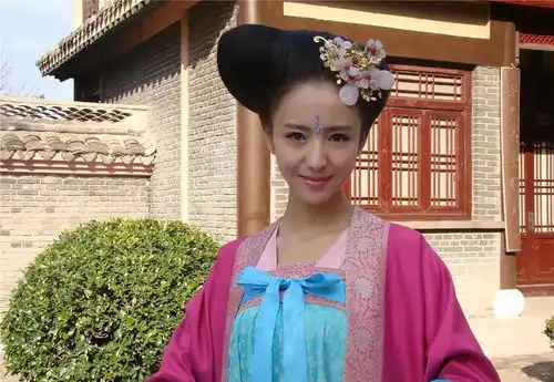 佟丽娅你可长点心吧,古装美女不香吗
