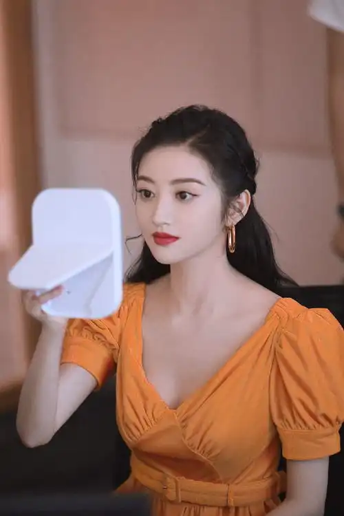 现言女主文,冷情矜贵霸总vs独立坚强女律师
