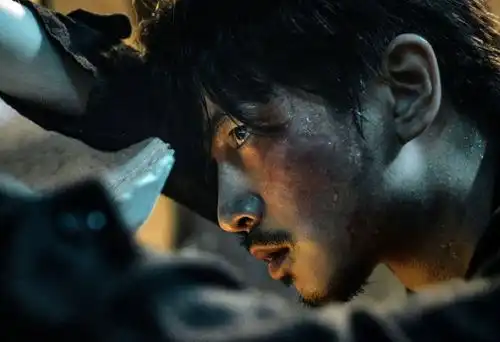 冰雨火发布最新剧照,王一博眼神里都是戏,剧抛脸让人惊喜