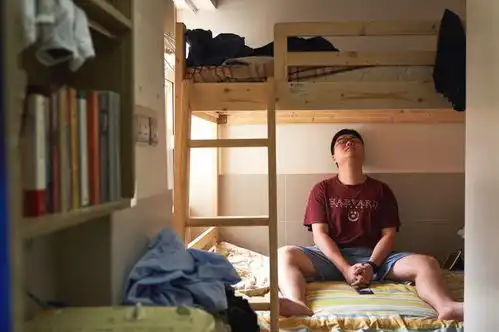 在香港蜗居的年轻人