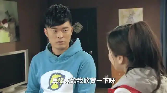 爱情公寓胡一菲找曾小贤算账,曾小贤还一本正经的邀功呢
