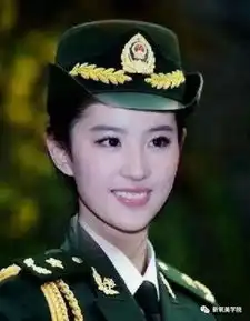 郑爽最新谍战剧照,顶着齐刘海穿军装被网友喷成筛子
