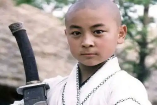 释小龙不拍戏身价上亿,看到前女友照片,网友借一步说话