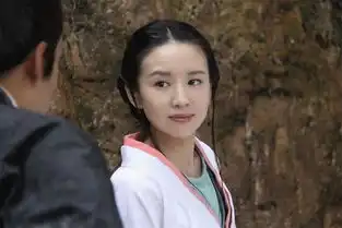 董洁三国机密花絮照曝光翻山越岭雨中作乐
