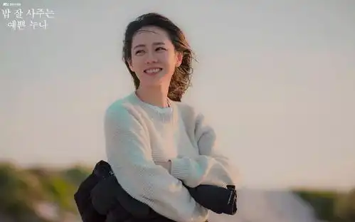 美人计爱的迫降刚看了两集,孙艺珍的造型经费就在熊熊燃烧
