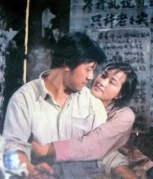 来自底层,到达过巅峰,也坠落过谷底,刘晓庆就是一个传奇