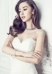 angelababy变幸福美娇娘抹胸长裙露香肩
