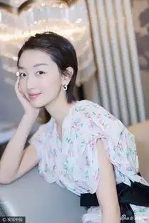 组图人比花娇周冬雨穿碎花长裙亮相电影节清纯可爱
