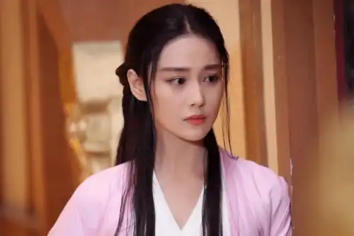 她克死7位丈夫,无奈被卖给太监,后皇帝听说入宫吧,朕命硬
