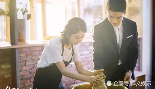 金瀚结婚照流出,镜头放大看到他不情愿的脸是被强迫的
