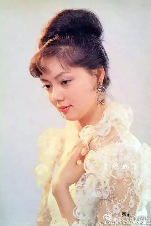 53岁薛宝钗近照曝光最当红弃艺从商,如今身家过亿未婚未育