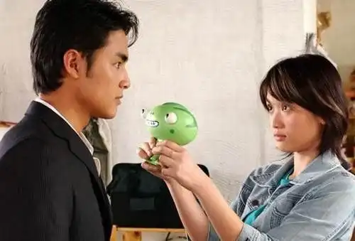 王子变青蛙回忆杀陈乔恩晒与明道久违合影,网友好般配