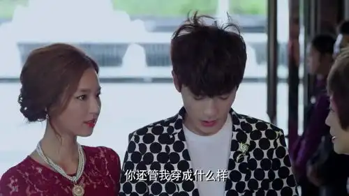 真心疼朱一龙啊高高兴兴的来参加婚礼,却不知道这是自己暗恋那个人的婚礼
