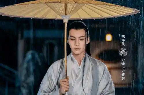 斛珠夫人剧组趣事,两主演片场互拍,陈伟霆吹风扇姿势太清奇