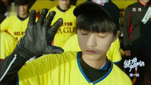 少年时代王俊凯变身棒球少年,颜高腿长粉丝欢呼
