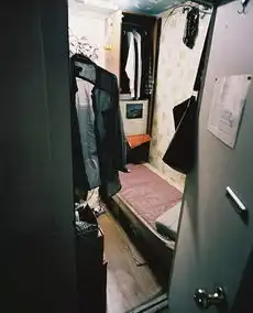 韩国鸽子笼蜗居在考试院里的人们