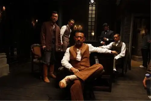 电影让子弹飞里面提到的刘都统为什么会有三条腿

