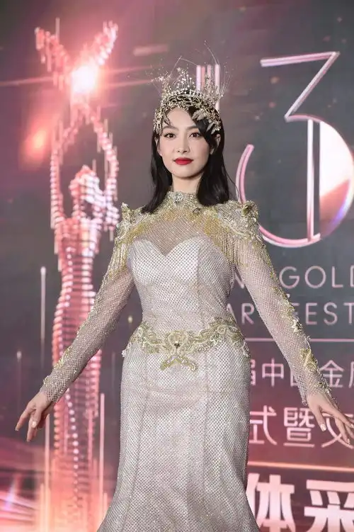 金鹰女神宋茜亮相被吐槽膀大腰圆