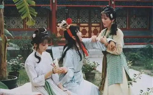 红楼梦碧痕服侍宝玉洗澡用时两三个时辰,他们究竟在做什么