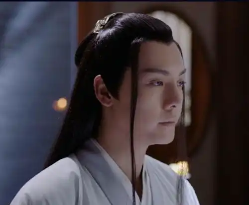 斛珠夫人陈伟霆造型被质疑后期造型更养眼
