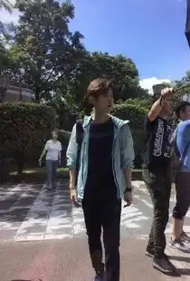 组图甜蜜暴击鹿晗关晓彤拍摄路透曝光cp感十足