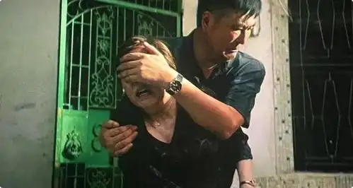 孤注一掷阿天母亲戏里土掉渣,年轻靓到炸,还是挂历女神
